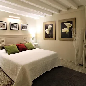 San Marco Fenice 3bdr 2bth Apartment Venice